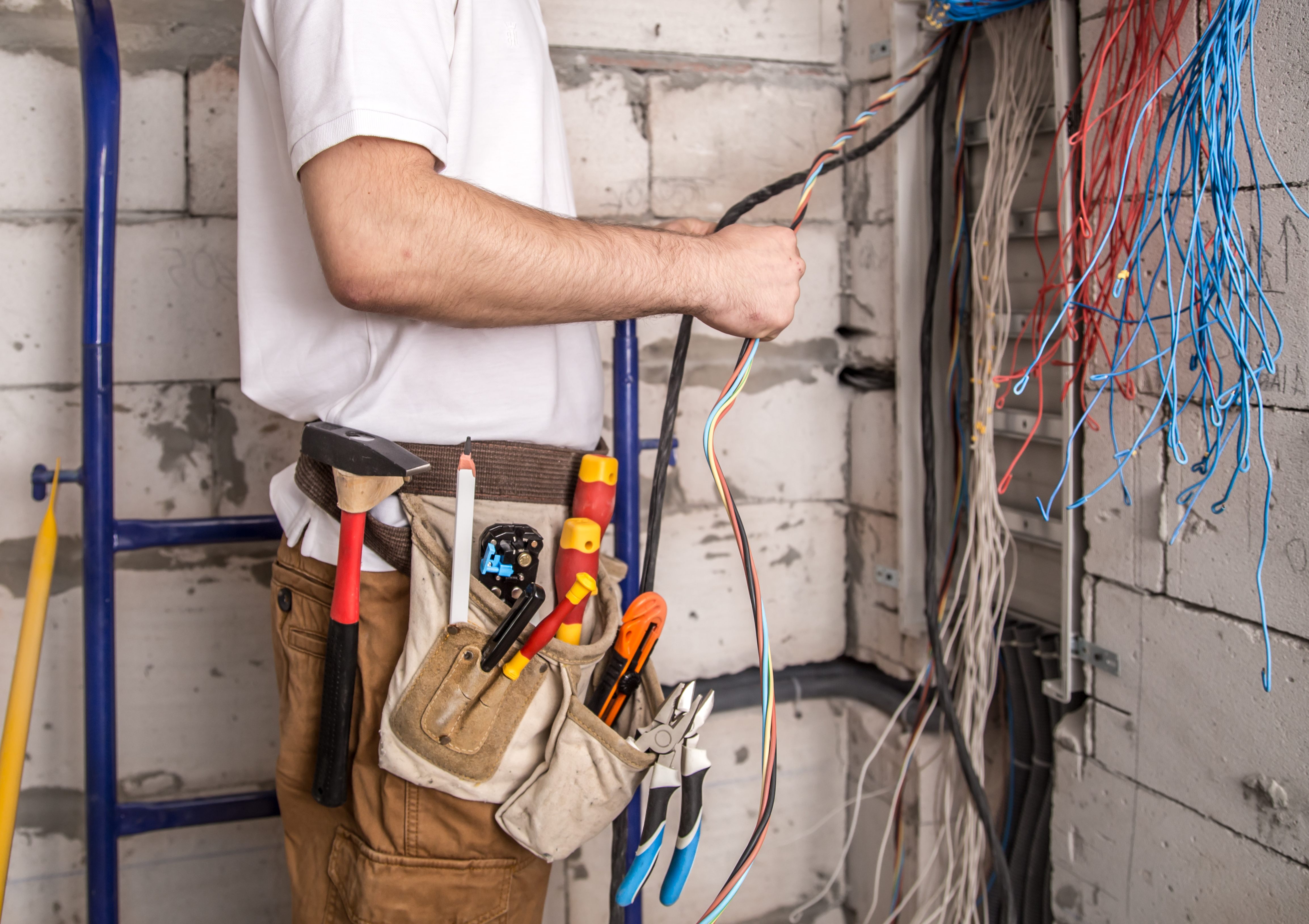 Como evitar desperdícios em instalações elétricas?